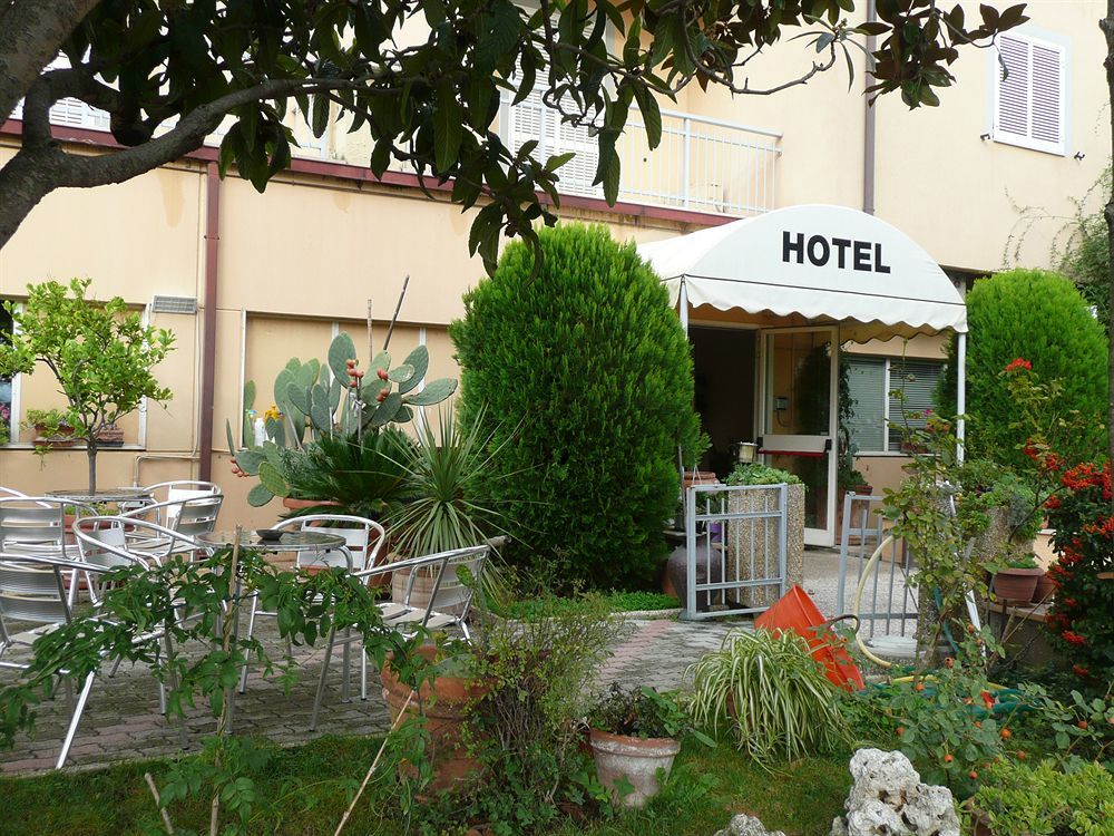 Hotel Darsena Passignano sul Trasimeno Exterior foto