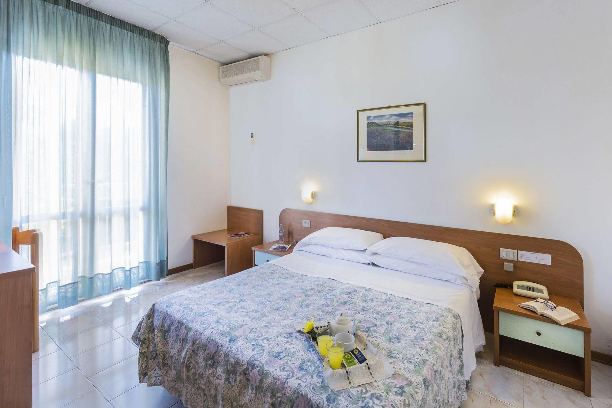 Hotel Darsena Passignano sul Trasimeno Exterior foto