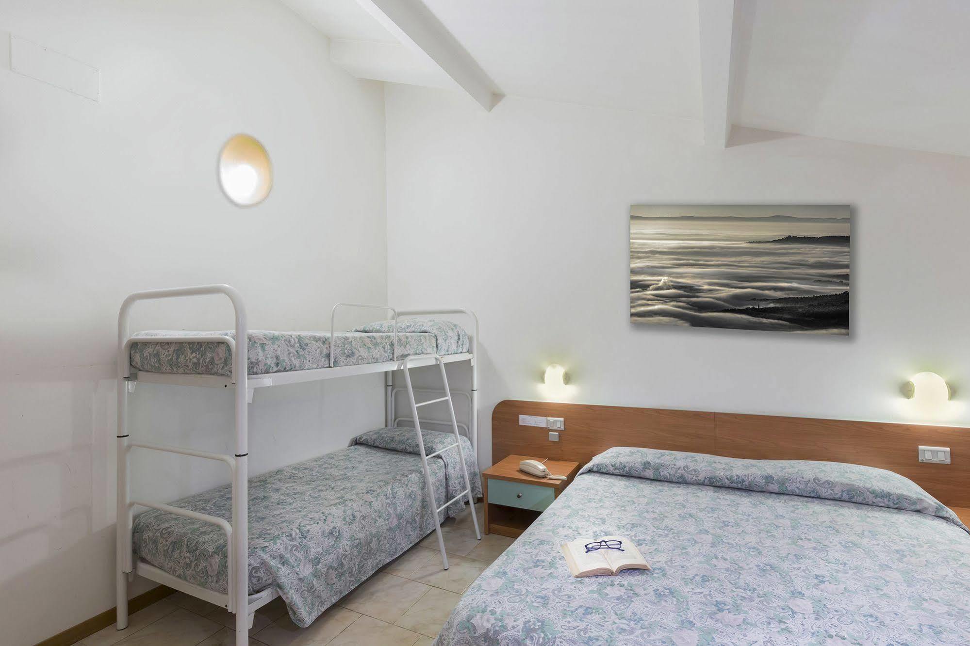 Hotel Darsena Passignano sul Trasimeno Exterior foto