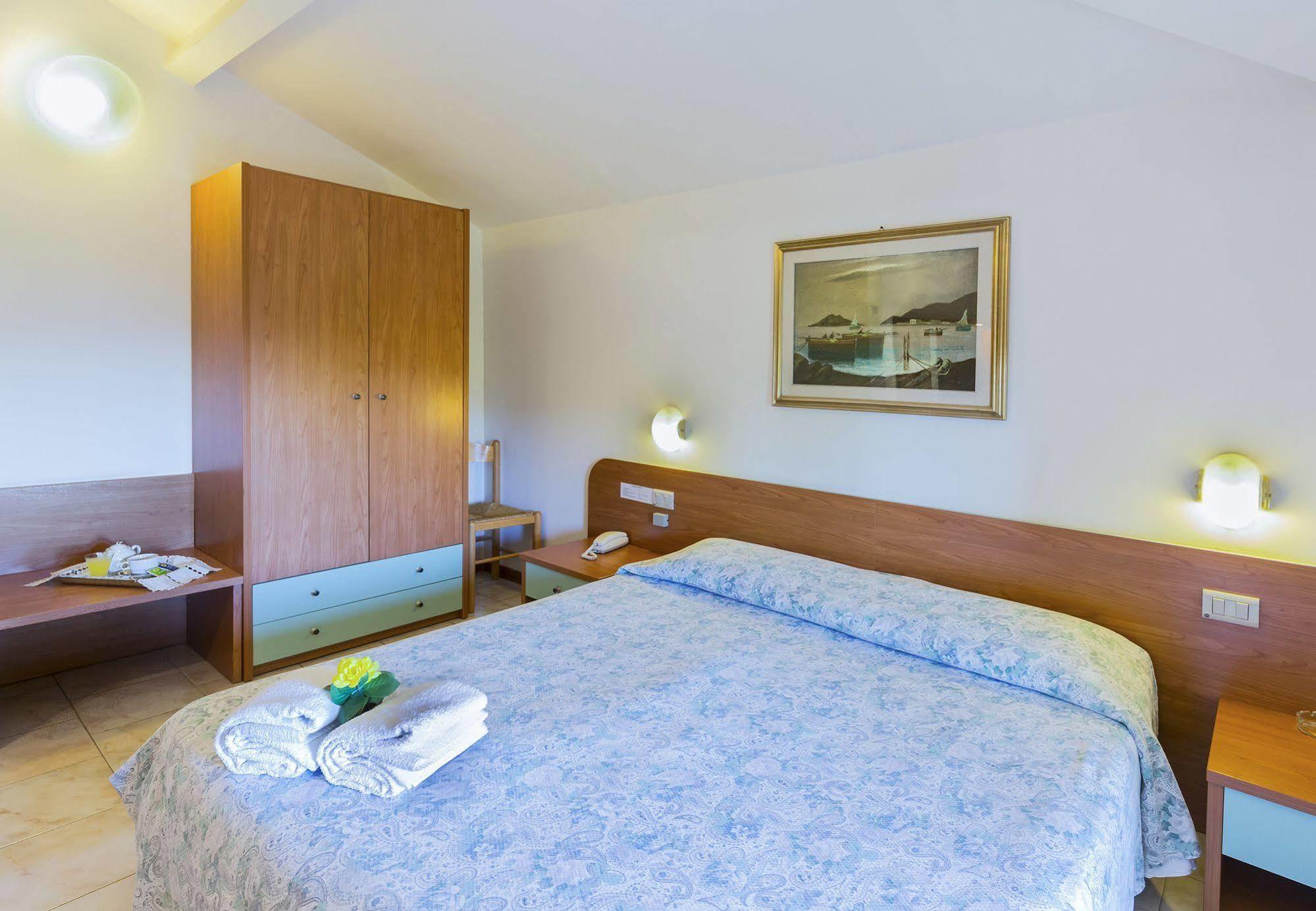 Hotel Darsena Passignano sul Trasimeno Exterior foto